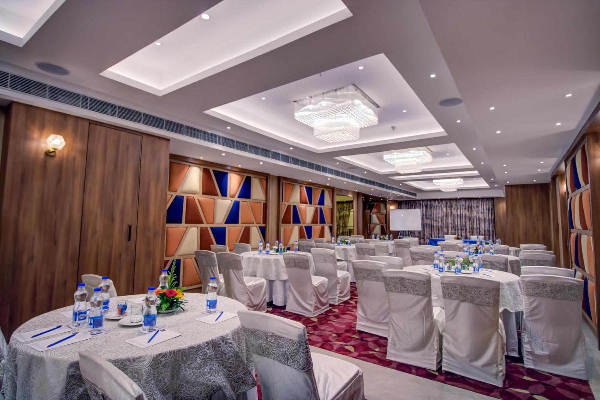 Cozzet Victoria Hotel Бхубанешвар Екстер'єр фото